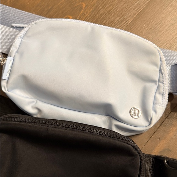 2 Lululemon Belt Bags Windmill Blue & Black - Picture 2 of 7